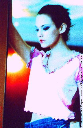
Mod&egrave;le : Amanda (Slides)

Make-up : &Eacute;milie Larrouy

Stylisme : Marie Revelut

Cette photo est pr&eacute;sente dans Le Book Paris 2004

(Cliquez sur l'image pour revenir en arri&egrave;re)
