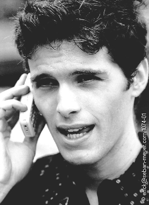 
Model : Marcio (Totem Model Agency)

Stylisme de plateau : Ga�lle Hiver

Make up : Caroline Brillat

Photo : Erick Seban-Meyer (Paris, avril 2002)

(cliquez sur l'image pour revenir)