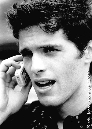 
Model : Marcio (Totem Model Agency)

Stylisme de plateau : Ga�lle Hiver

Make up : Caroline Brillat

Photo : Erick Seban-Meyer (Paris, avril 2002)

(cliquez sur l'image pour revenir)