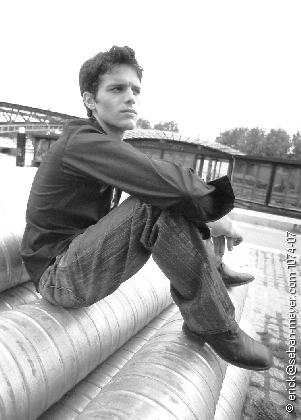 
Model : Marcio (Totem Model Agency)

Stylisme de plateau : Ga�lle Hiver

Make up : Caroline Brillat

Photo : Erick Seban-Meyer (Paris, avril 2002)

(cliquez sur l'image pour revenir)