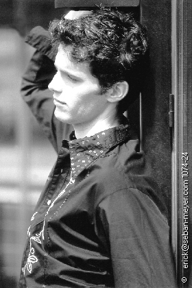 
Model : Marcio (Totem Model Agency)

Stylisme de plateau : Ga�lle Hiver

Make up : Caroline Brillat

Photo : Erick Seban-Meyer (Paris, avril 2002)

(cliquez sur l'image pour revenir)