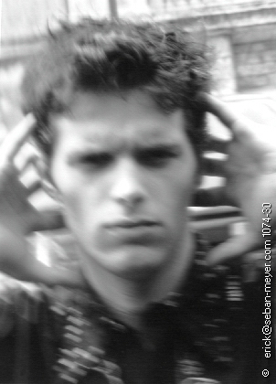 
Model : Marcio (Totem Model Agency)

Stylisme de plateau : Ga�lle Hiver

Make up : Caroline Brillat

Photo : Erick Seban-Meyer (Paris, avril 2002)

(cliquez sur l'image pour revenir)