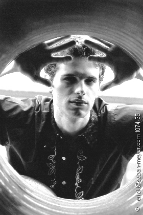 
Model : Marcio (Totem Model Agency)

Stylisme de plateau : Ga�lle Hiver

Make up : Caroline Brillat

Photo : Erick Seban-Meyer (Paris, avril 2002)

(cliquez sur l'image pour revenir)