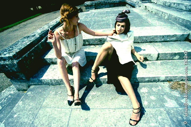 
Mod&egrave;les : Iris et Sanda (Slides Models Agency)

Make up and Hair : Luis L&oacute;pez assist&eacute; de Zohra

Stylisme : Eve 

Photo : Erick Seban-Meyer

Photographie r&eacute;alis&eacute;e &agrave; Paris en juin 2002

Cliquez sur l'image pour revenir en arri&egrave;re
