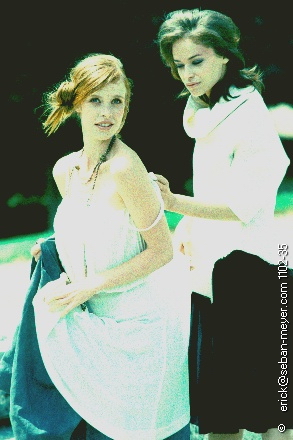 
Mod&egrave;les : Iris et Sanda (Slides Models Agency)

Make up and Hair : Luis L&oacute;pez assist&eacute; de Zohra

Stylisme : Eve 

Photo : Erick Seban-Meyer

Photographie r&eacute;alis&eacute;e &agrave; Paris en juin 2002

Cliquez sur l'image pour revenir en arri&egrave;re

