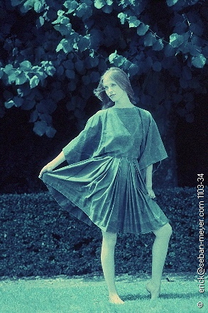 
Mod&egrave;le : Iris (Slides Models)

Make up and Hair : Luis L&oacute;pez assist&eacute; de Zohra

Stylisme : Eve 

Photo : Erick Seban-Meyer

Photographie r&eacute;alis&eacute;e &agrave; Paris en juin 2002

Cliquez sur l'image pour revenir en arri&egrave;re
